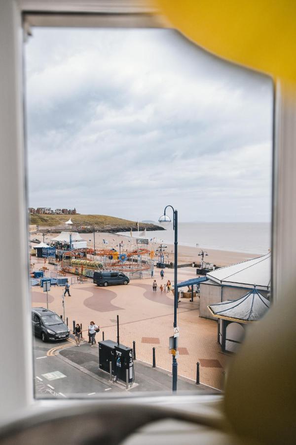 Barry Island Beachfront Apartment - Stunning Bay Views And Private Parking Экстерьер фото