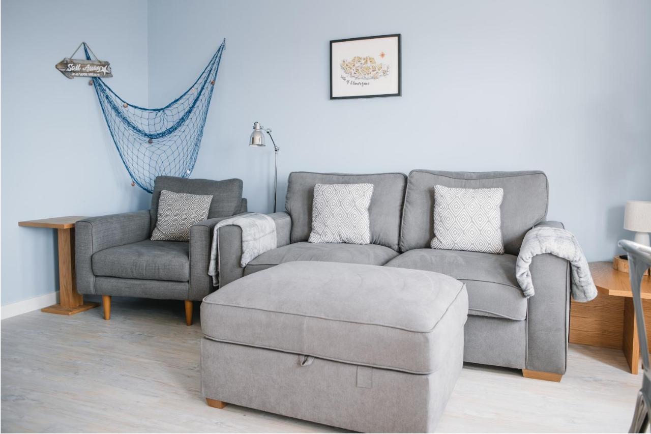 Barry Island Beachfront Apartment - Stunning Bay Views And Private Parking Экстерьер фото