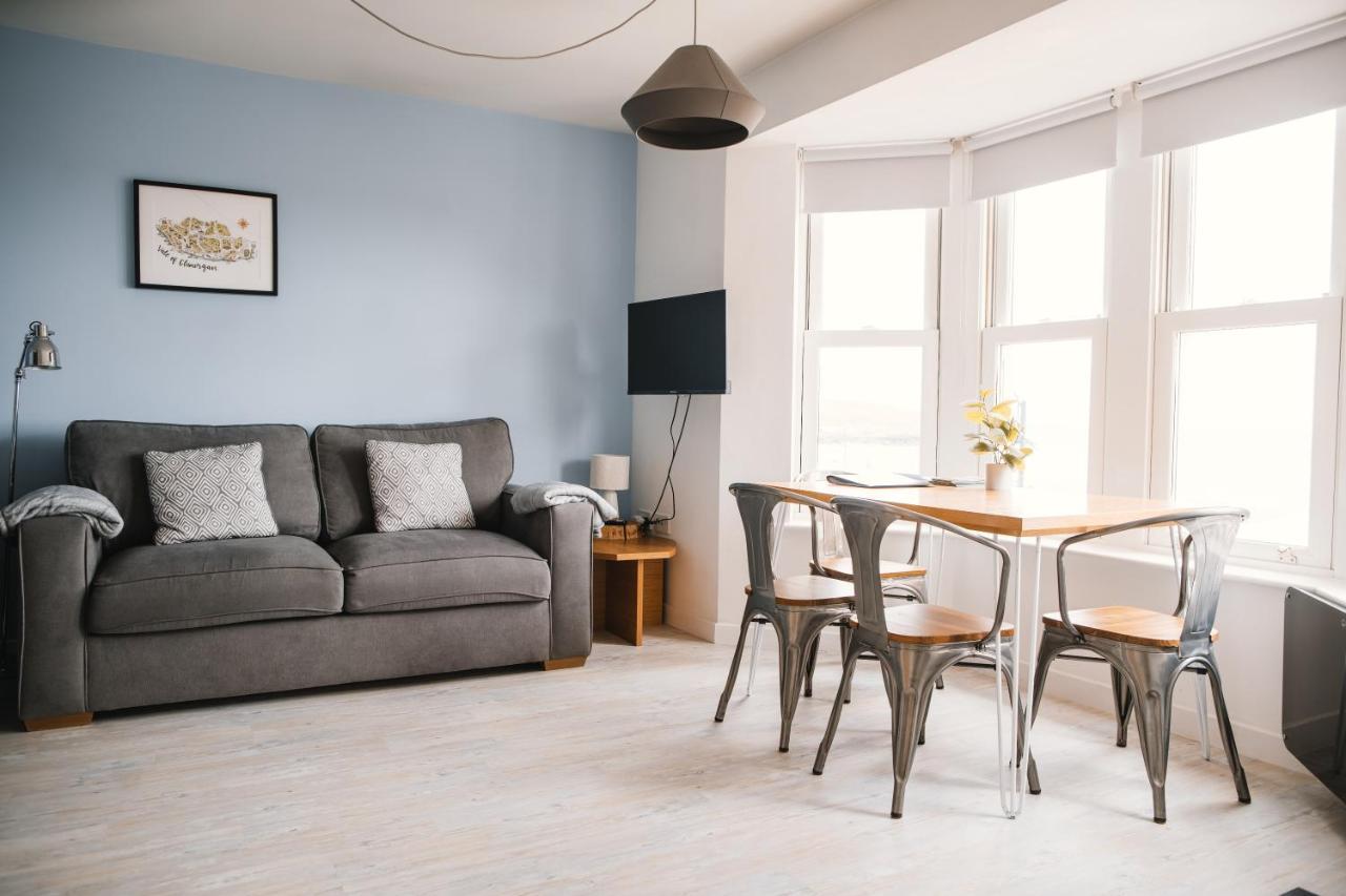 Barry Island Beachfront Apartment - Stunning Bay Views And Private Parking Экстерьер фото