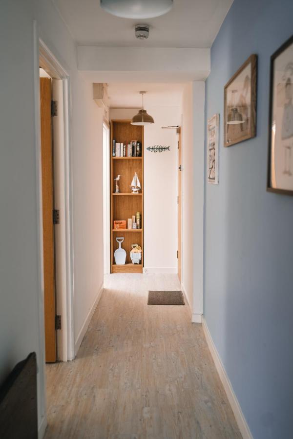 Barry Island Beachfront Apartment - Stunning Bay Views And Private Parking Экстерьер фото