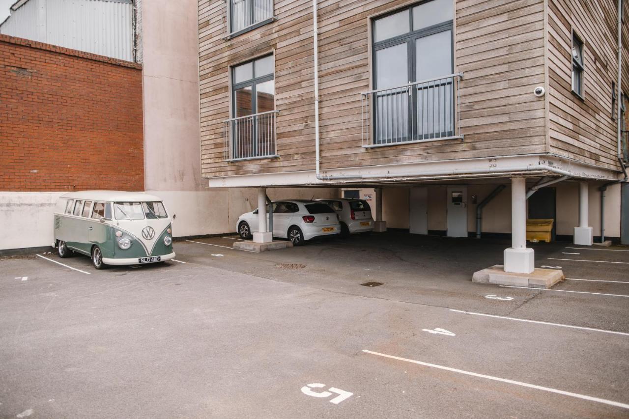 Barry Island Beachfront Apartment - Stunning Bay Views And Private Parking Экстерьер фото