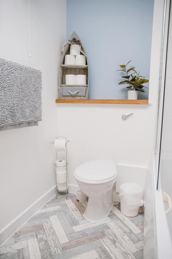 Barry Island Beachfront Apartment - Stunning Bay Views And Private Parking Экстерьер фото