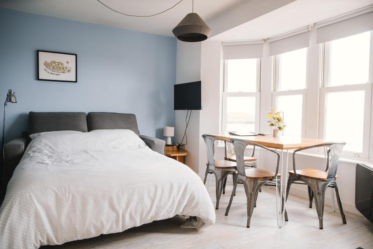 Barry Island Beachfront Apartment - Stunning Bay Views And Private Parking Экстерьер фото